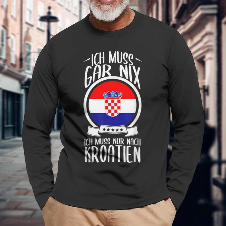 Ich Muss Gar Nix Ich Muss Nur Nach Kroatien Urlaub Croatian Langarmshirts Geschenke für alte Männer