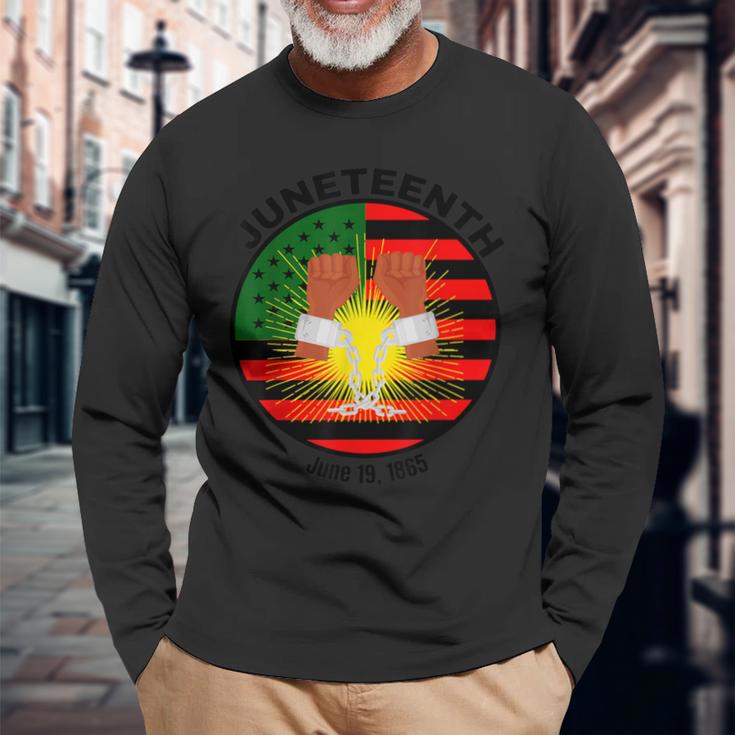 Junenth Flag And Broken Chains Long Sleeve T-Shirt Gifts for Old Men