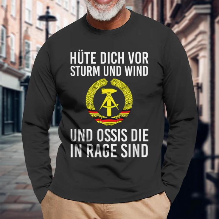 Kult Hüte Dich Vor Storm Und Wind Und Ossis Die In Rage Sind Langarmshirts Geschenke für alte Männer