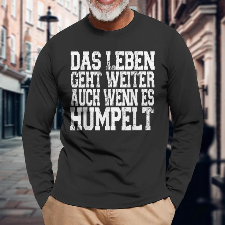 Mrt With Text Das Leben Geht Weiter Auch Wenn Es Humpelt German Language Langarmshirts Geschenke für alte Männer