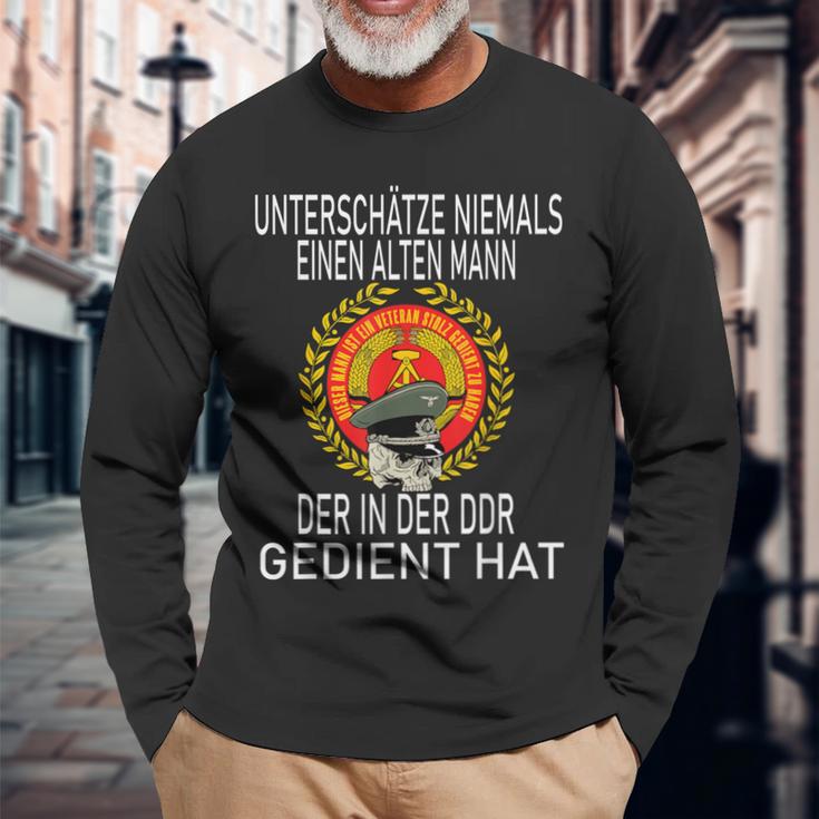 Nva Ddr Underschatz Niemals Einen Alten Mann S Langarmshirts Geschenke für alte Männer