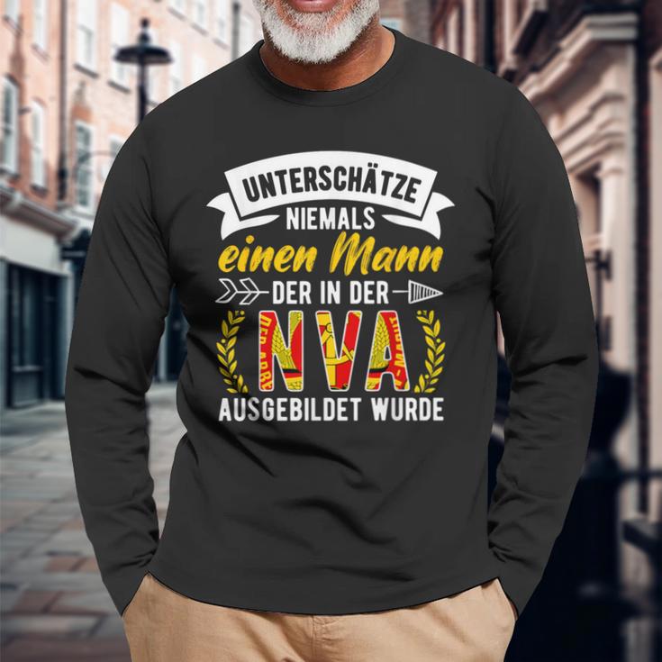 Nva Underschätze Niemals Einen Manneteran East Ddr Ossi Langarmshirts Geschenke für alte Männer