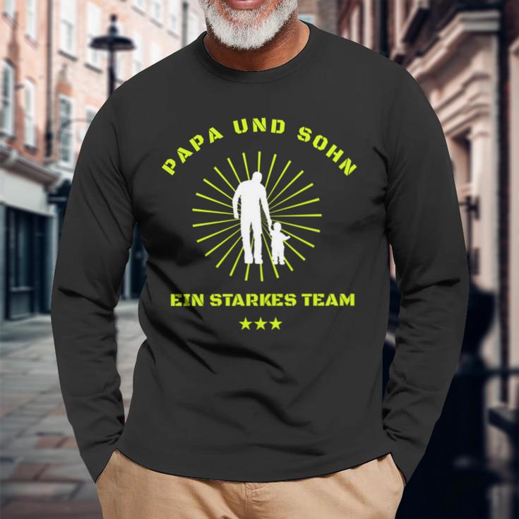 Papa & Sohn Ein Starkes Team Partnerlook Für Beide Langarmshirts Geschenke für alte Männer