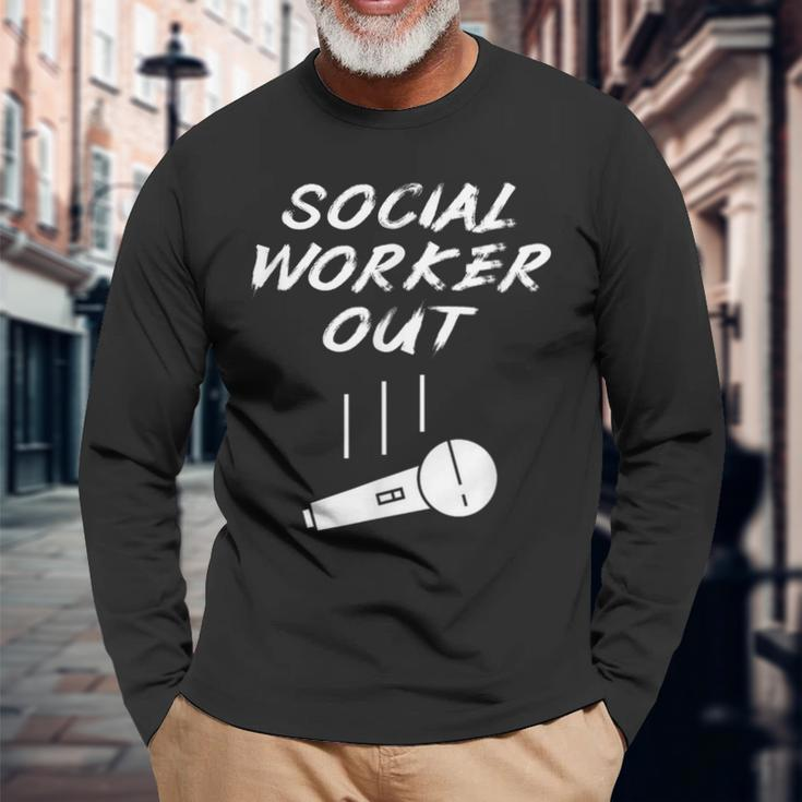 Retired Social Worker Out Retirement Mic Drop Retiring Quote Long Sleeve T-Shirt Gifts for Old Men