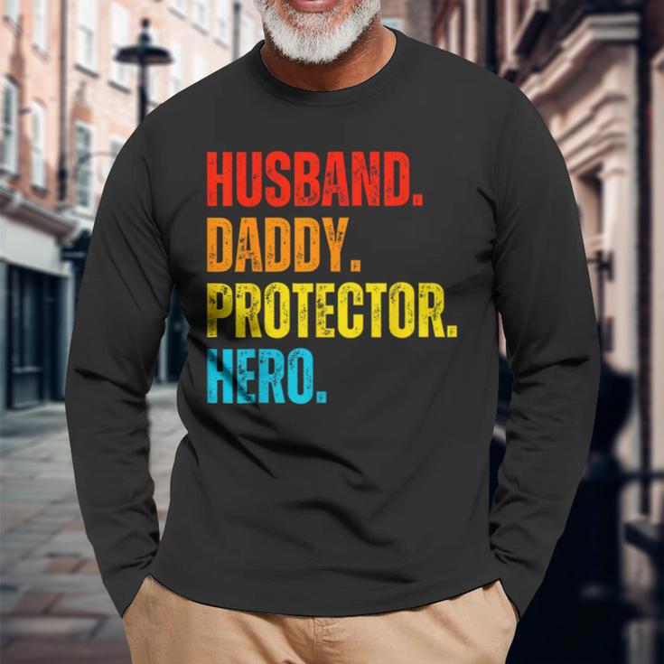 Retro Ehemann Papa Protector Heroatertag Für Papa Langarmshirts Geschenke für alte Männer