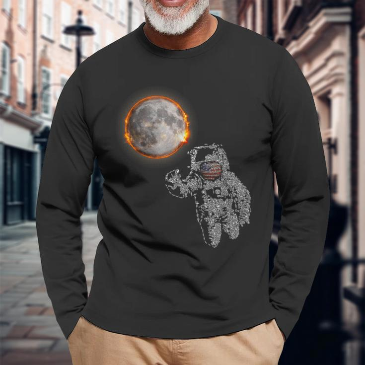 Total Solar Eclipse April 4 2024 Astronaut Long Sleeve T-Shirt Gifts for Old Men