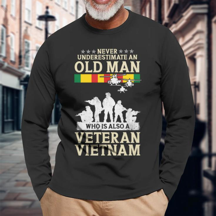 Never Underestimate An Old Man Vietnam Veteran Flag Retired Long Sleeve T-Shirt Gifts for Old Men