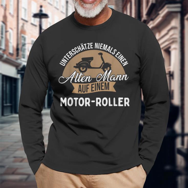 Underschatz Niemal Eine Alten Mann Auf Einem Roller Langarmshirts Geschenke für alte Männer