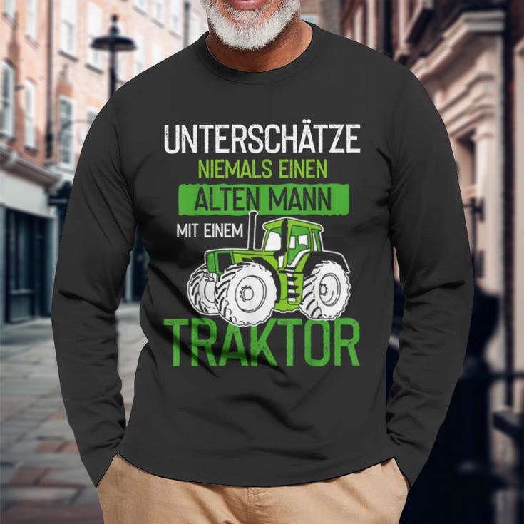 Unterschätze Niemals Einen Alten Mann Mit Einem Traktor Opa Langarmshirts Geschenke für alte Männer