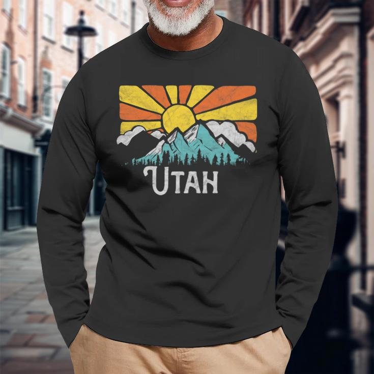 Utah Retro Mountains & Sun Eighties Style Vintage Long Sleeve T-Shirt Gifts for Old Men
