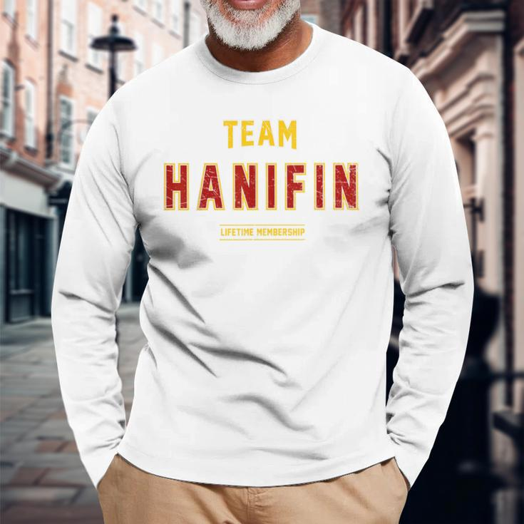 Distressed Team Hanifin Proud Family Nachname Nachname Langarmshirts Geschenke für alte Männer