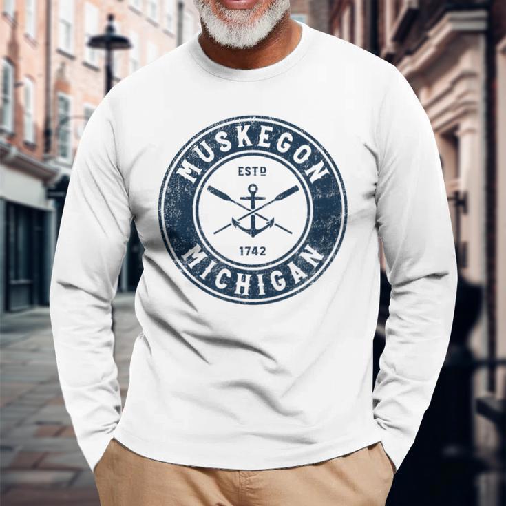 Muskegon Michigan Mi Vintage Boat Anchor & Oars Long Sleeve T-Shirt Gifts for Old Men