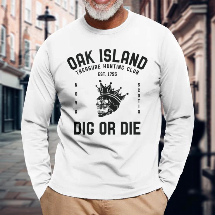 Oak Island Treasure Hunting Club Vintage Skull And Crown Mys Long Sleeve T-Shirt Gifts for Old Men