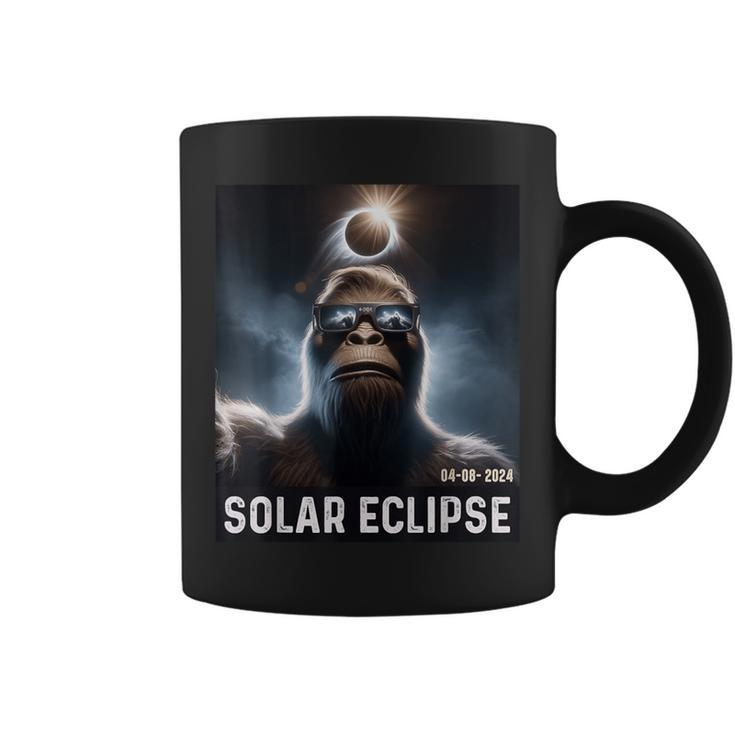 Bigfoot Taking A Selfie With Solar 2024 Eclipse Glasses Mens Coffee Mug