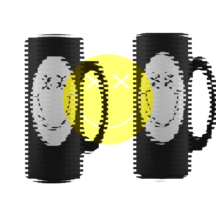 Camisa De Cara Sonriente Amarilla Con Ojos En X Y Cara Sonriente Taza de café