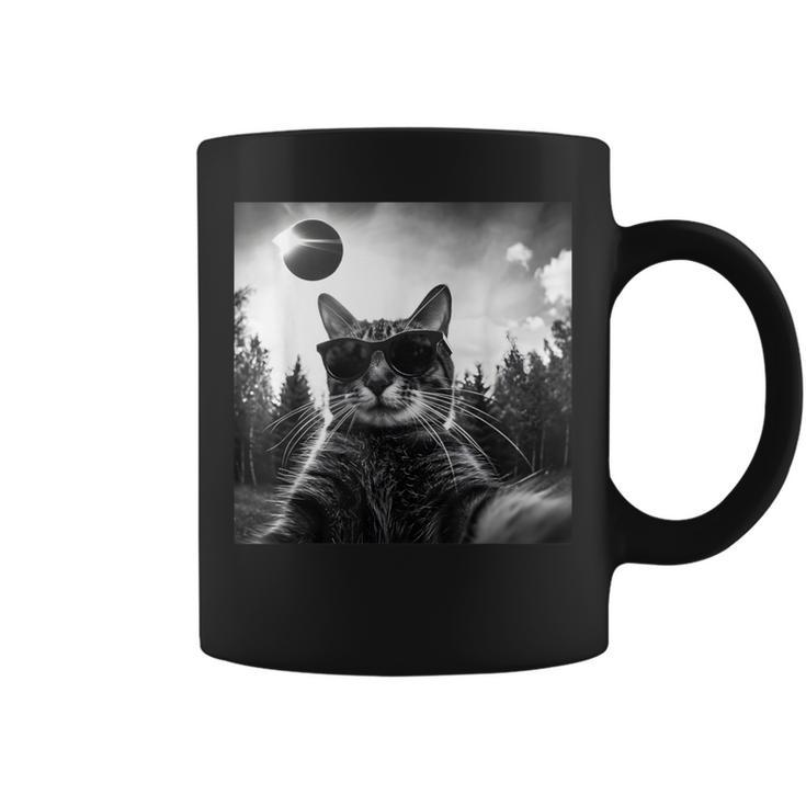 Cat Solar Eclipse 2024 Totality Meme Retro Cat Selfie Coffee Mug