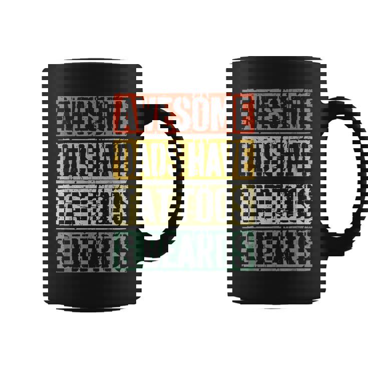 Hombre Awesome Dads Have Tattoos And Beards Día Del Padre Taza de café