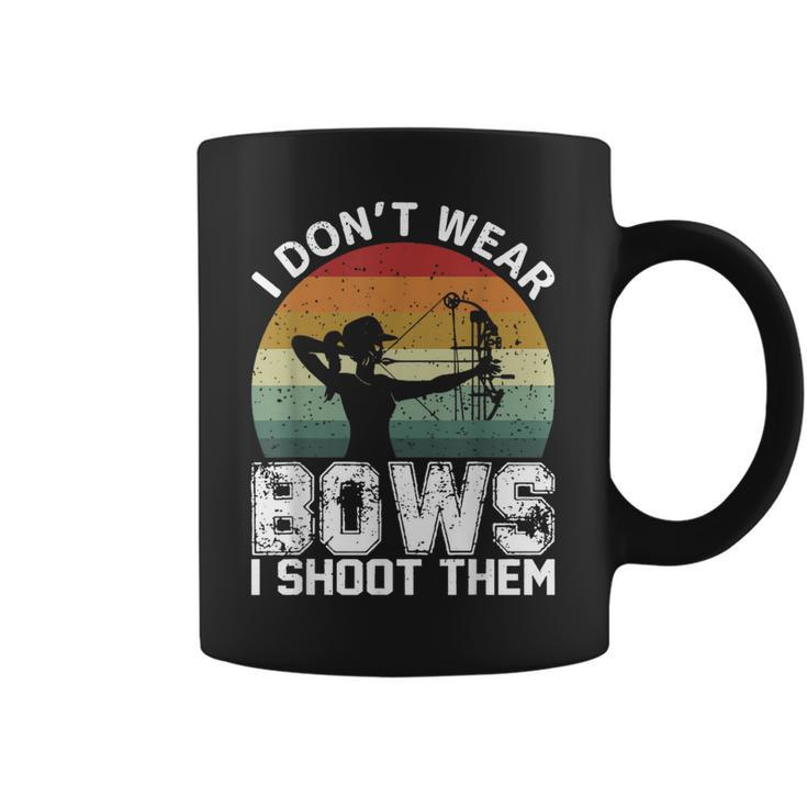 Retro I Don't Wear Bows I Shoot Them Archery Girl Bowhunting Coffee Mug