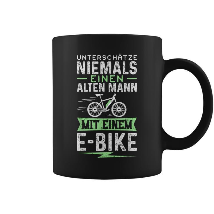 Unterschätze Niemals Einen Alten Mann Mit Ein E-Bike Tassen