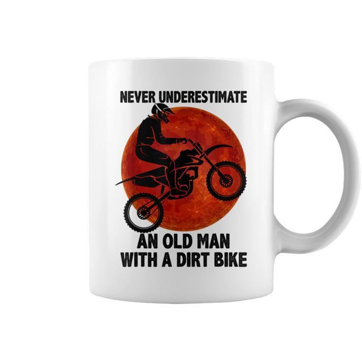 Retro Sunset Never Underestimate An Old Man With A Dirt Bike Coffee Mug