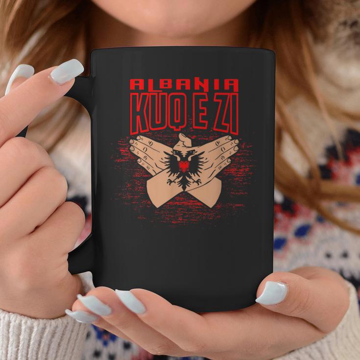 Double Eagle Hand Sign Kuq E Zi Albania Tassen Lustige Geschenke