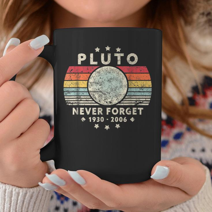 Never Forget Pluto Retro Style Vintage Science Tassen Lustige Geschenke
