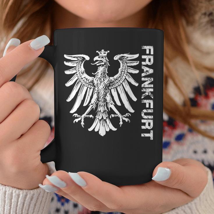 Frankfurt With Eagle In Retro Style Tassen Lustige Geschenke