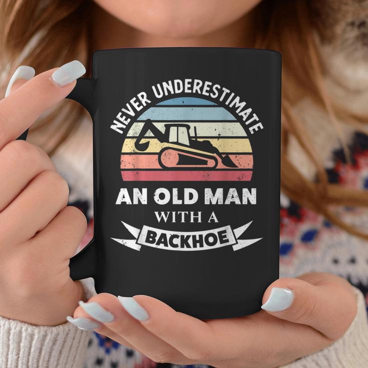 Herren Old Man With A Backhoe Lustiger Bagger Geschenk Papa Tassen Lustige Geschenke