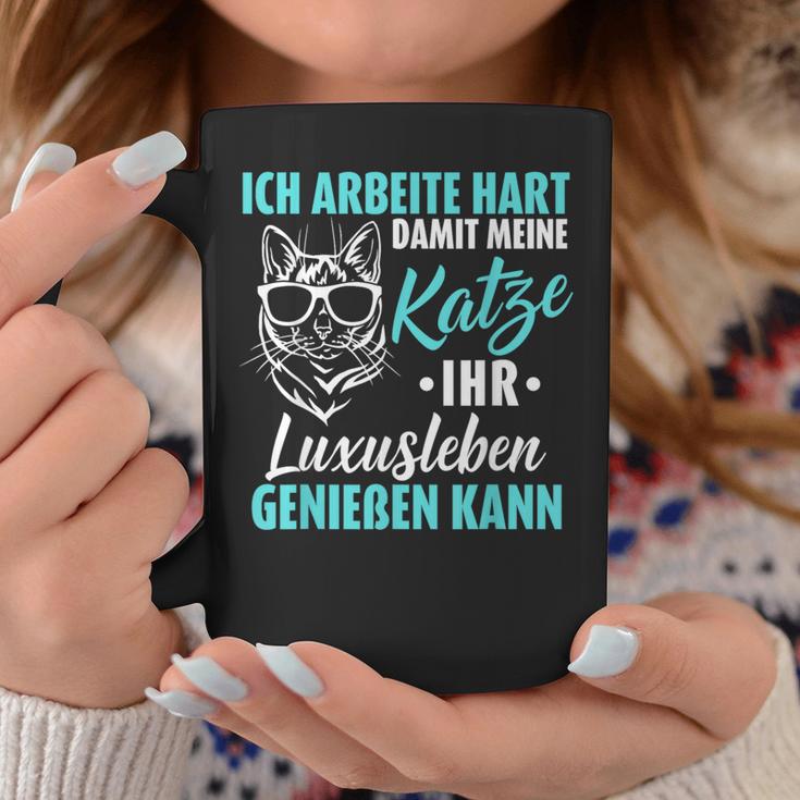 Ich Arbeitite Hart Katzenluxusleben Genießen Kann Kann Tassen Lustige Geschenke