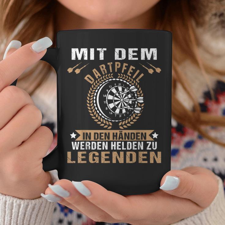 Mit Dem Dartpfeil In Den Hands Werden Helden Zu Legends Tassen Lustige Geschenke