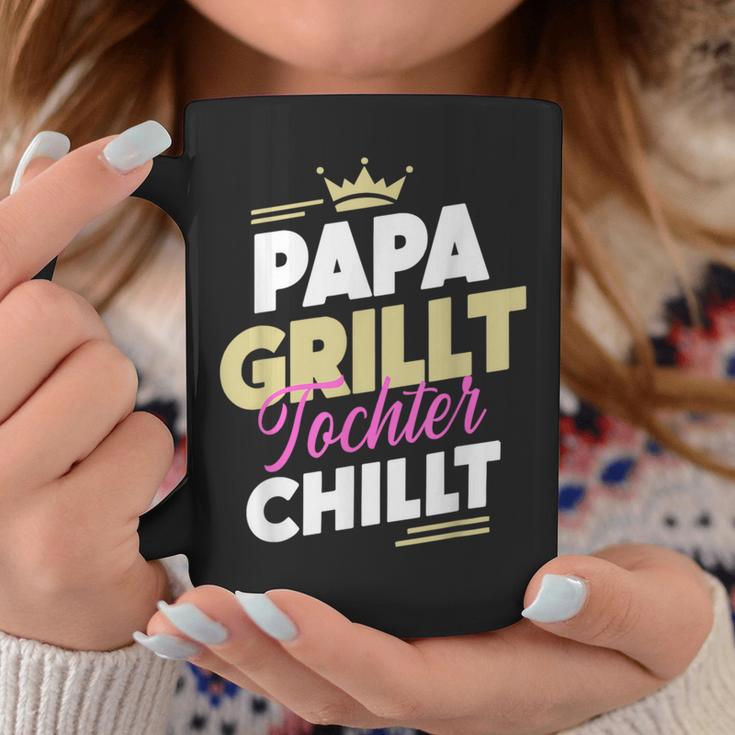 Papa Grillt Tochter Chilltatertag Outdoor Grillen Fan Tassen Lustige Geschenke