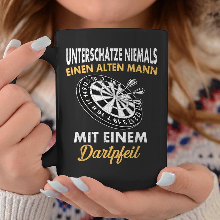 Underschätze Niemals Einen Old Mann Mit Einem Dartpfeil Tassen Lustige Geschenke