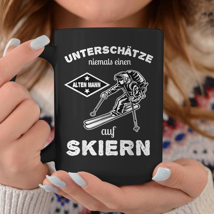 Unterschatz Niemals Ein Alten Mann Auf Skiern German Language Tassen Lustige Geschenke