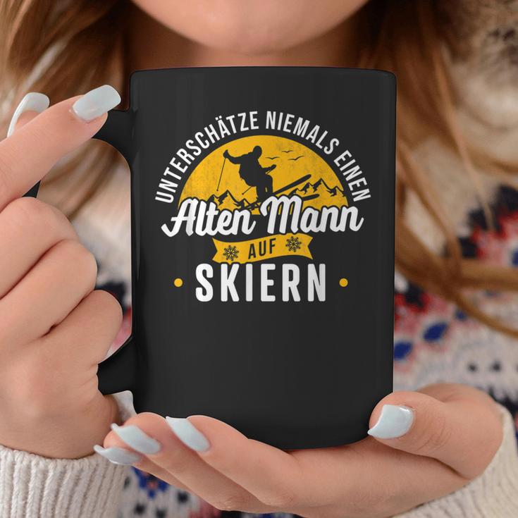 Unterschatzniemals Einen Alte Mann Auf Skiern Unterschatz Niemals Eine Tassen Lustige Geschenke