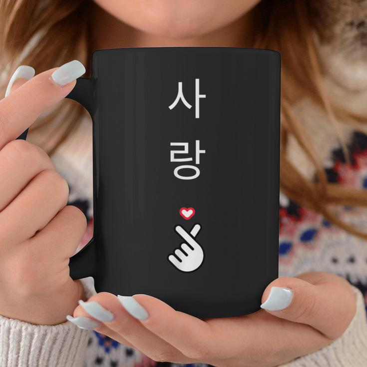 The Word Liebe Mit Korean Script Finger Heart Gesture S Tassen Lustige Geschenke