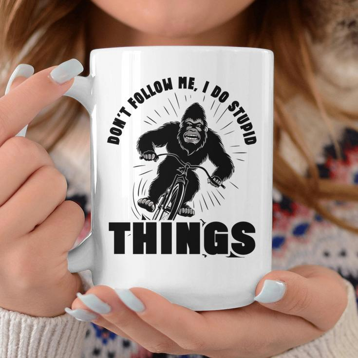 Folgt Mir Nicht Ich Mache Dumme Dinge Sasquatch Bigfoot Riding Tassen Lustige Geschenke