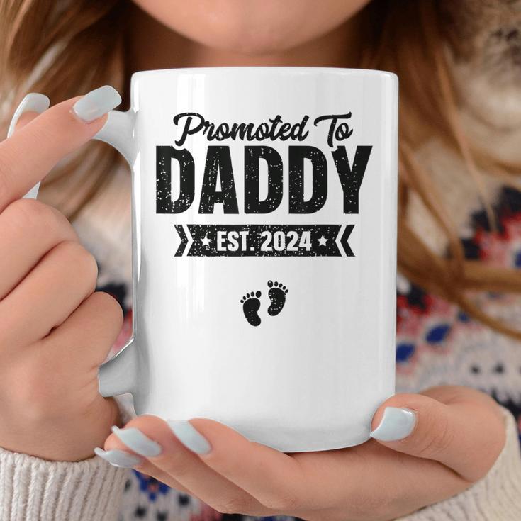 Promoted To Daddy Est 2024 Baby-Geschenke Für Neuen Papa Tassen Lustige Geschenke