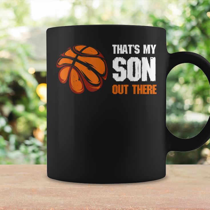 Basketball Mama Papa Lustig Das Ist Mein Sohn Da Draußen Basketball Tassen Geschenkideen