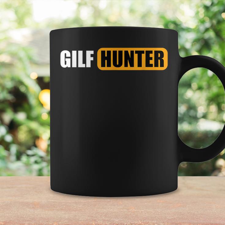 GILF Hunter Schwarzes Tassen, Lustiges Design in Gelb und Weiß Geschenkideen