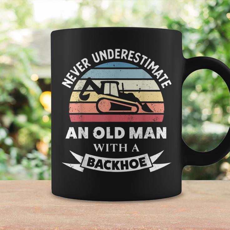 Herren Old Man With A Backhoe Lustiger Bagger Geschenk Papa Tassen Geschenkideen