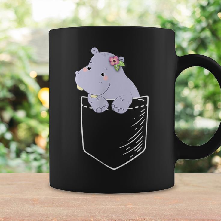 Hippopotamus in Tasche Schwarzes Tassen, Lustiges Tiermotiv Tee Geschenkideen