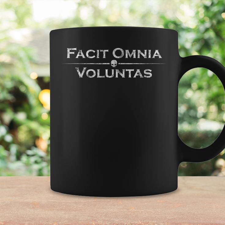 Latin Slogan Facit Omnia Voluntas Tassen Geschenkideen