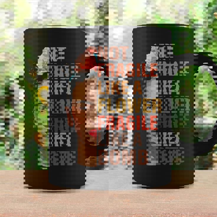 No Es Frágil Como Una Flor Frágil Como Una Bomba Taza de café Ideas de regalos