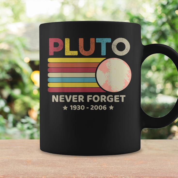 Pluto Never Forget 1930 2006 Vintage Space Science Outfit Coffee Mug Gifts ideas