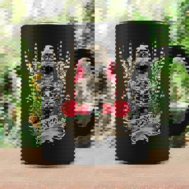 Lets Rock & Roll Esqueleto Manointage Retro Rock Concierto Taza de café Ideas de regalos