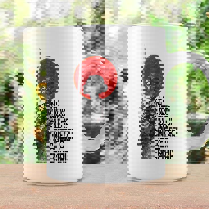 En Un Mundo Lleno De Princesas Ser Un Samurai Japonesa Taza de café Ideas de regalos