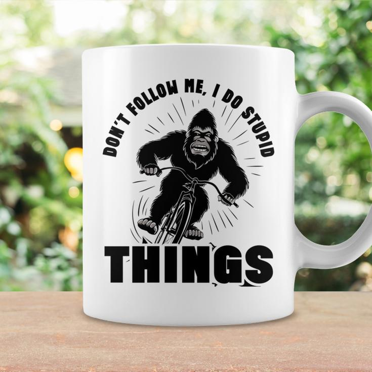 Folgt Mir Nicht Ich Mache Dumme Dinge Sasquatch Bigfoot Riding Tassen Geschenkideen