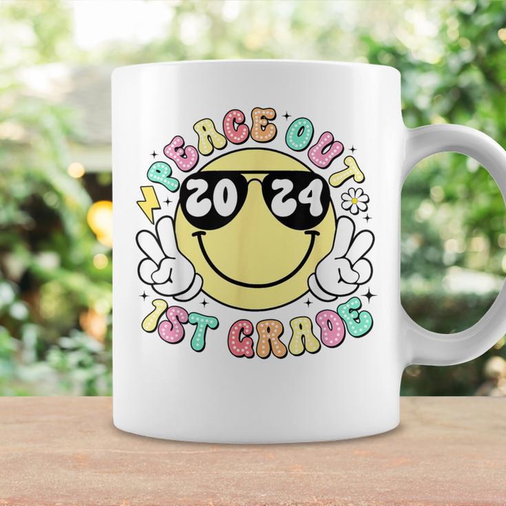 Peace Out 1St Grade Retro Smile Last Day Of School 2024 Coffee Mug Gifts ideas