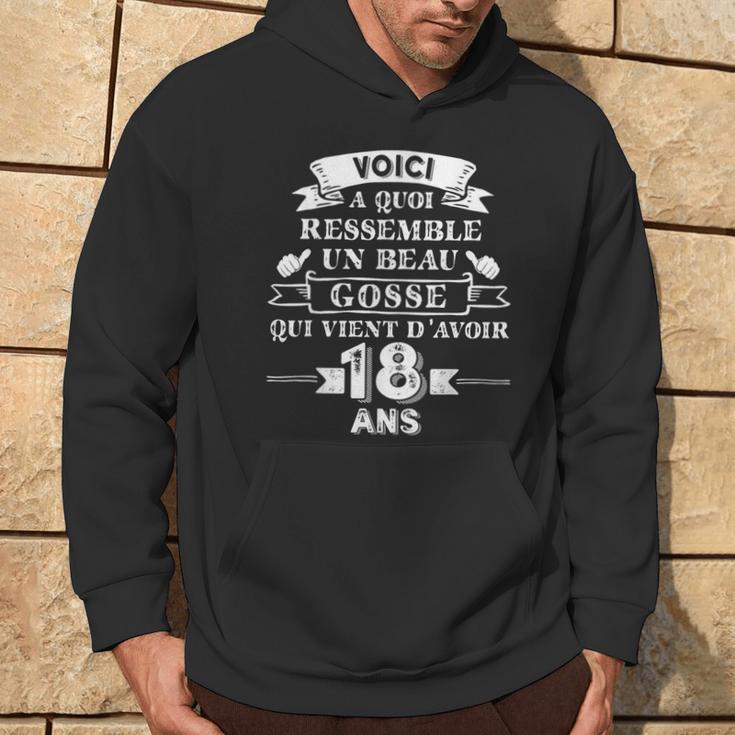 18 Ans Anniversaire Garçon Officiellement Adulte Beau Gosse Sweat à