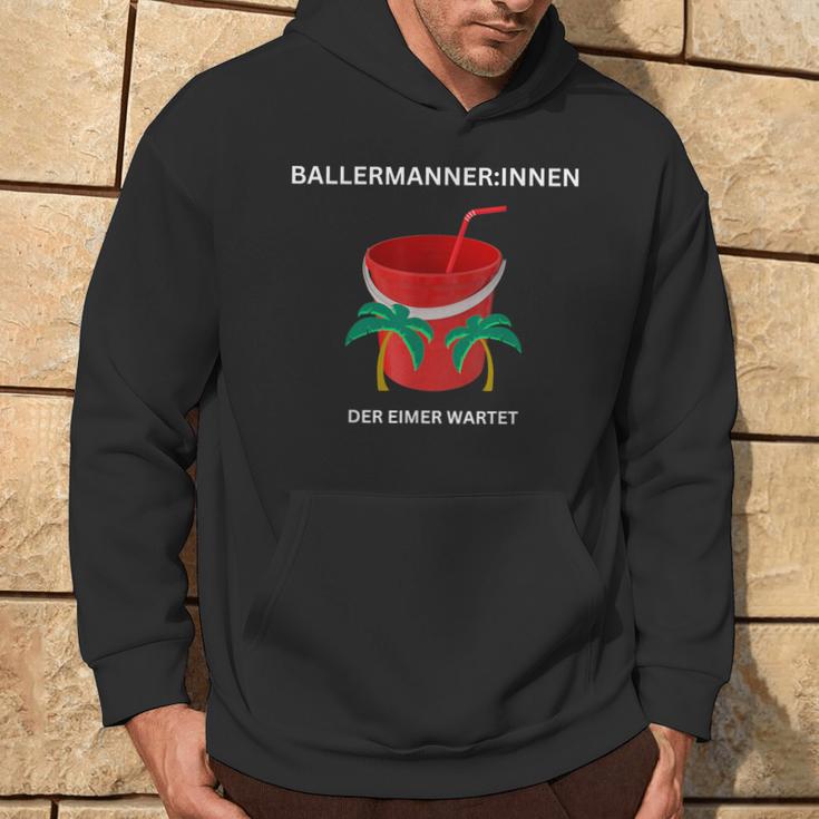 BallermannerInnen Der Eimer Wartet S Hoodie Lebensstil